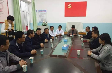 张令刚院长率员看望援疆医疗队员.jpg
